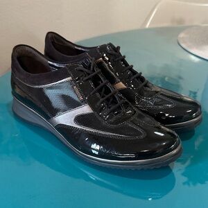 Mephisto Women's Air Jet Listo
Sneakers in Black Patent Leather and
Gold Size 10